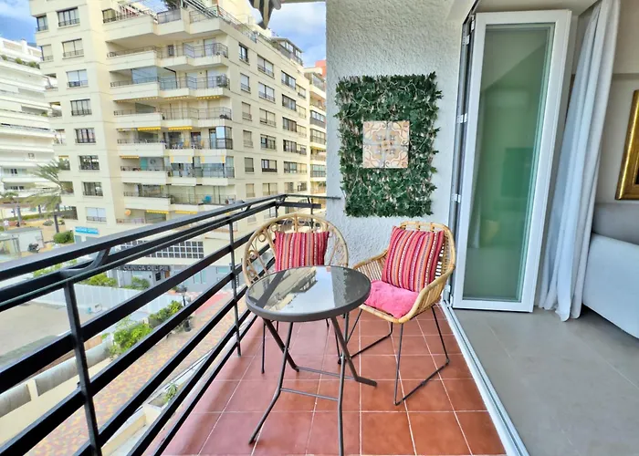 Boho Chic Apt, Frontline Sea & Paseo Views