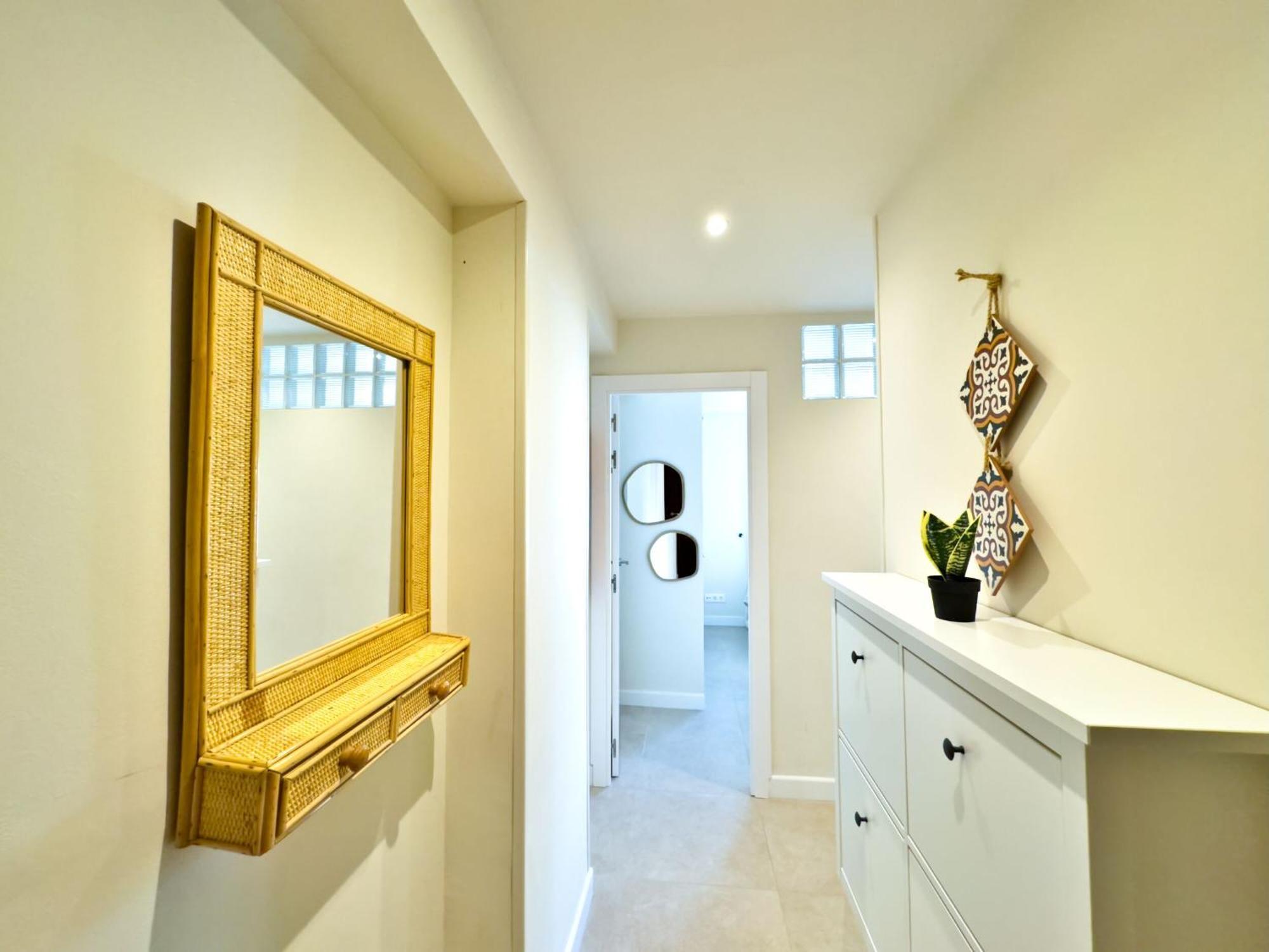 Apartment Boho Chic Apt, Frontline Sea & Paseo Views